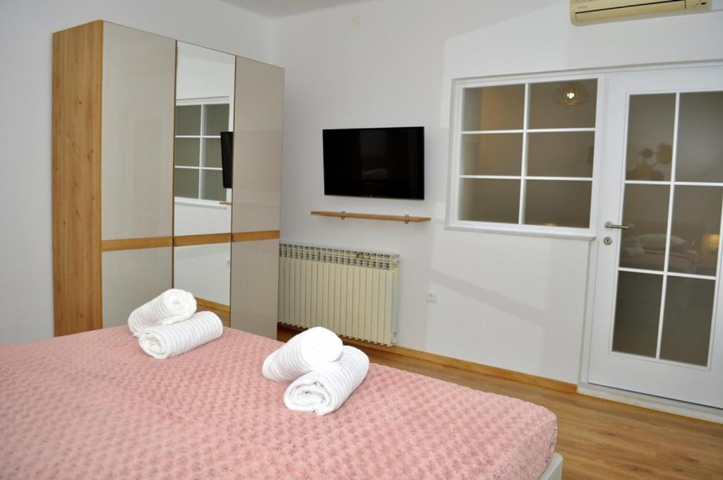 Apartments Ratko Tucepi Exterior photo