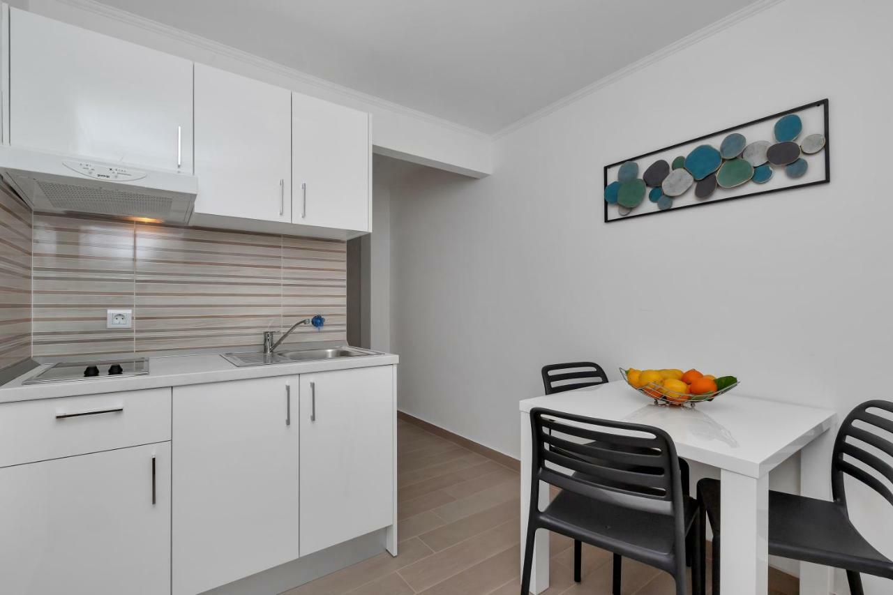 Apartments Ratko Tucepi Exterior photo